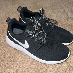 Black Nikes Women’s Running Sneaker